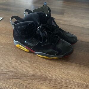 Black and Red Sneakers Jordan Nike 10.5 men man